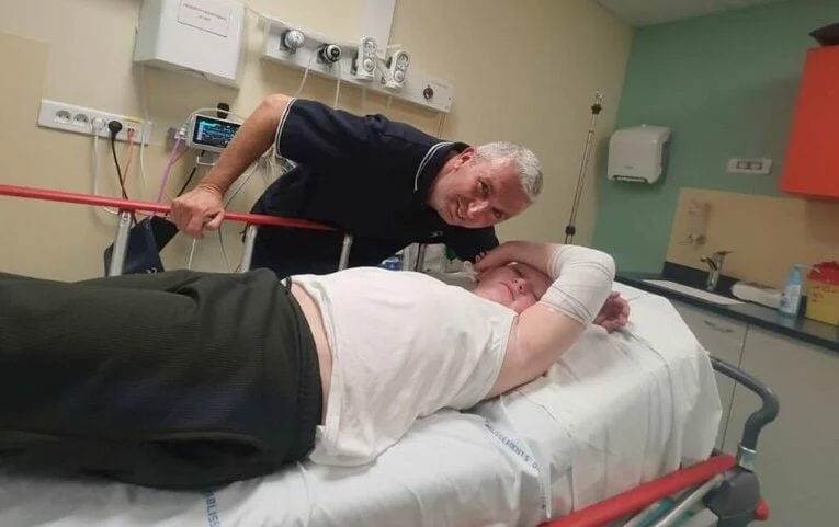 Il ragazzo di 13 anni del Kosovo è stato trattato per la leucemia in Francia