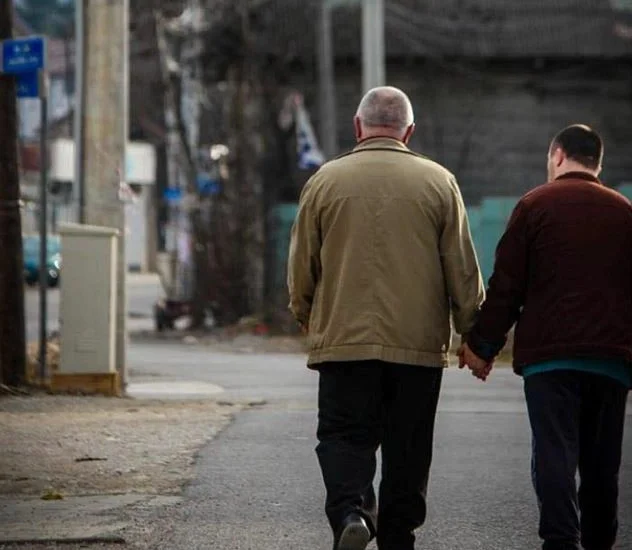 Decani honore père qui a marché 20 km avec son fils avec le syndrome de Down