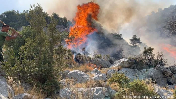 Albania facing fires: 19 hot havens in the last 24 hours, 4 still active