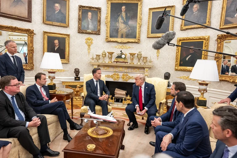 “Fragen Sie mir nicht”, was Trump während eines Treffens mit Rutte im Oval Office nervös gemacht hat?