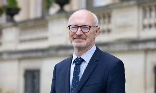 Ambasadori francez kërkon që Radoiçiq dhe grupi i tij të dalin para drejtësisë