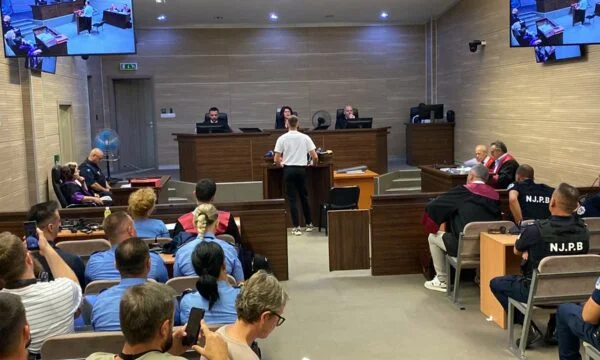 Leonard Adrey inizia la testimonianza alla corte sull'omicidio di sua sorella Liridona
