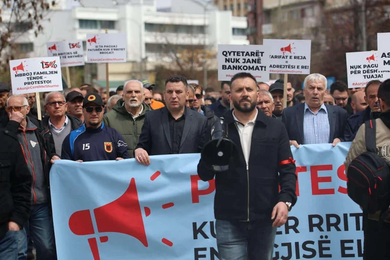 Bewegung “No Cent Mehr” vorübergehend setzt Proteste aus