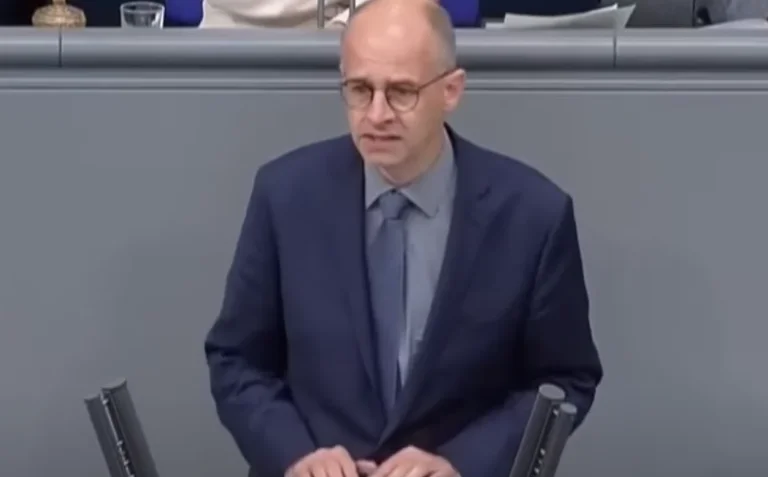 Le débat qui a secoué le Bundestag, le député allemand : la Serbie a commis un génocide au Kosovo