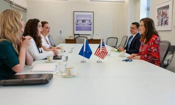 Ambassadeur américain: Les États-Unis se sont engagés à reconnaître pleinement le Kosovo à l'ONU, la MINUK a fermé