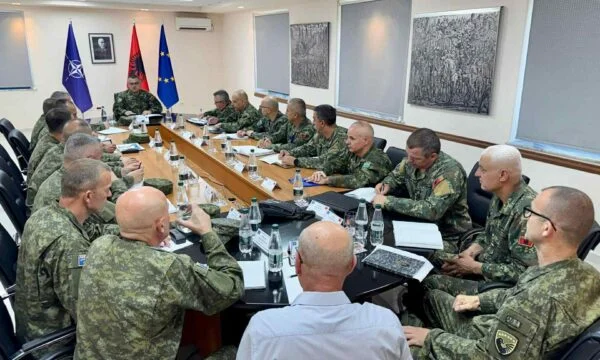 Cuartel general de los ejércitos de Kosovo y Albania se reúnen para redactar planes de cooperación para 2025-2028