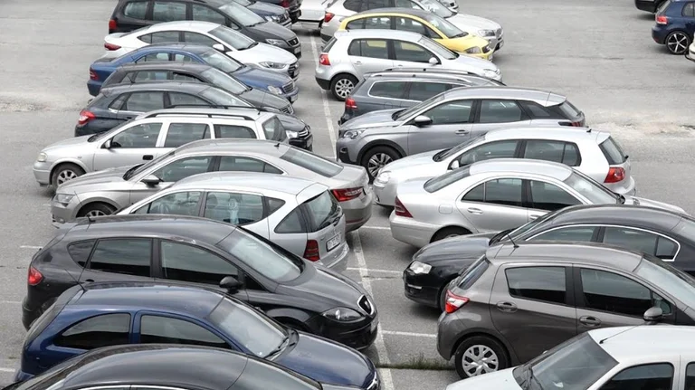Private parking lots without permission in Pristina: The municipality issues an announcement, shows the measures it took