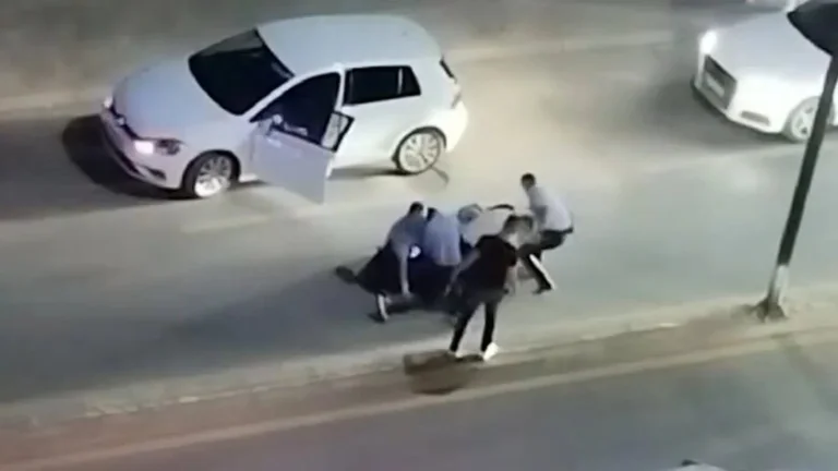 “Putting your foot on your neck is ill-treated and overcoming police authorization”