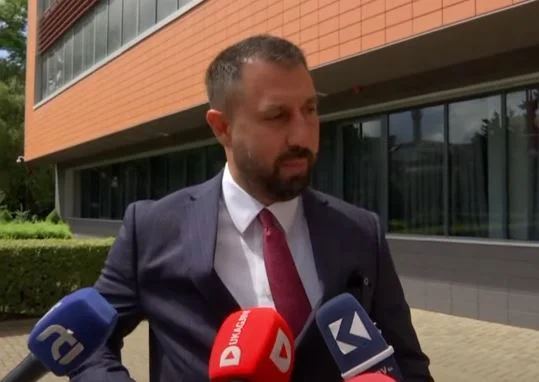 Krasniqi: No puedo comentar sobre puentes, deja que sea investigado