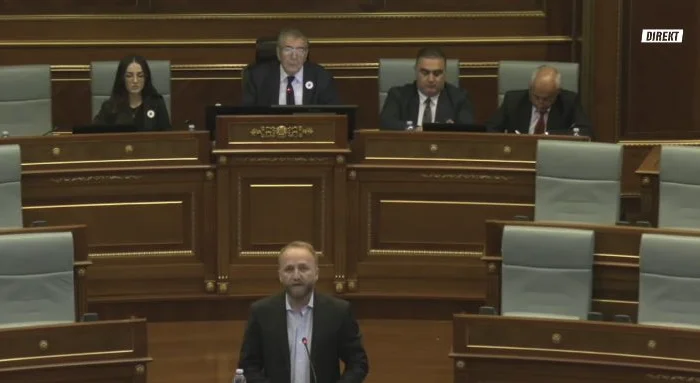 Tahiri pour Dehar: Que 45 fois viole la Constitution du Kosovo