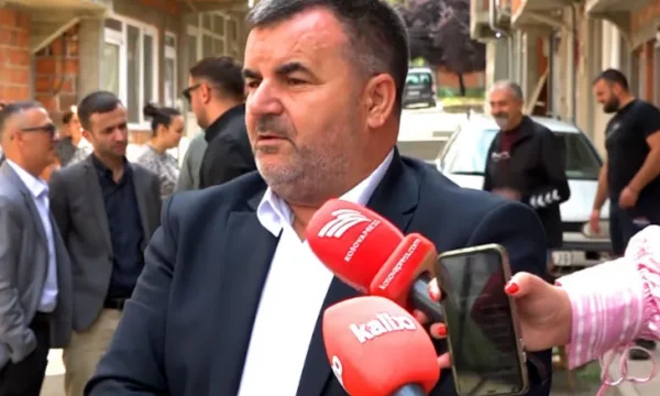 La decisión de derribar 12 casas, Defensor del Pueblo Leposaviqi para hablar con los residentes
