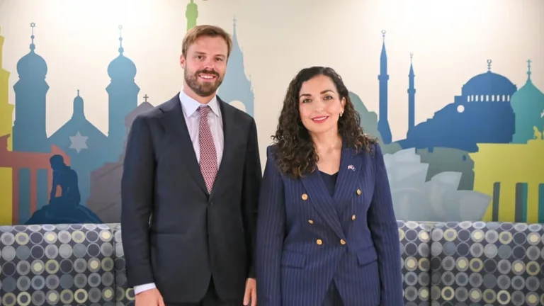 Il diplomatico americano Hanrahan visita il Kosovo, paesi della regione