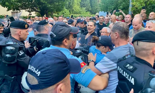 Fight in Montenegro after prestigious price was split to a Montenegrin nation's unbeliever