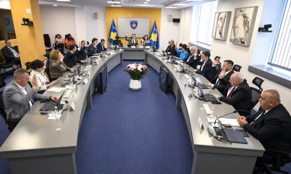 The incumbent government allocates 2m euros in support of employment for non-US communities