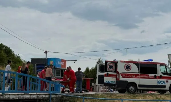 Es tut einem Mädchen im Germ Pool weh, der Gemeinderat beschuldigt die Gemeinde