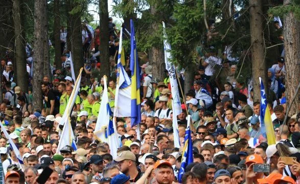 Thousands march in memory of Srebrenica genocide victims