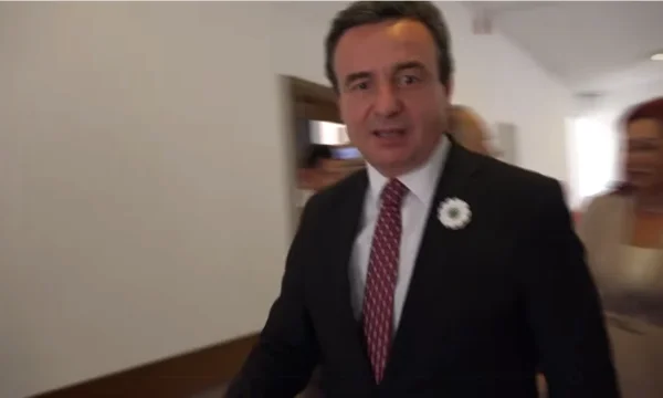 30 days' deadlines to end, Kurt's stopping journalists says he has to go fast.