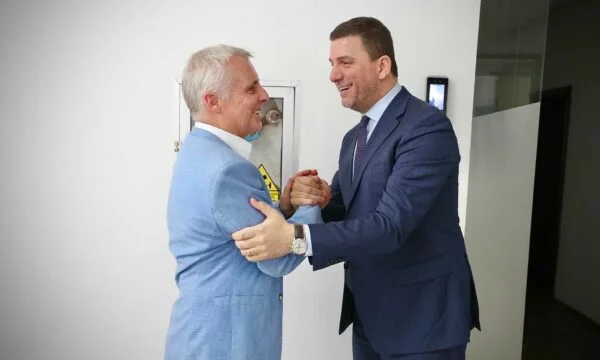 Rohde va all'ufficio PDK, Krasniqi: Abbiamo discusso il modo necessario per superare il blocco politico