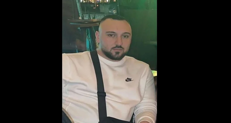 Aujourd'hui, l'enfant de 27 ans est enterré à Lipjan qui est mort après avoir été arrêté