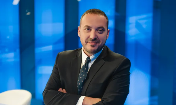 Kerquki: Kurti përmes kukullës së tij, Rozeta Hajdari, e çoi deri ne fund rastin me Klan Kosovën