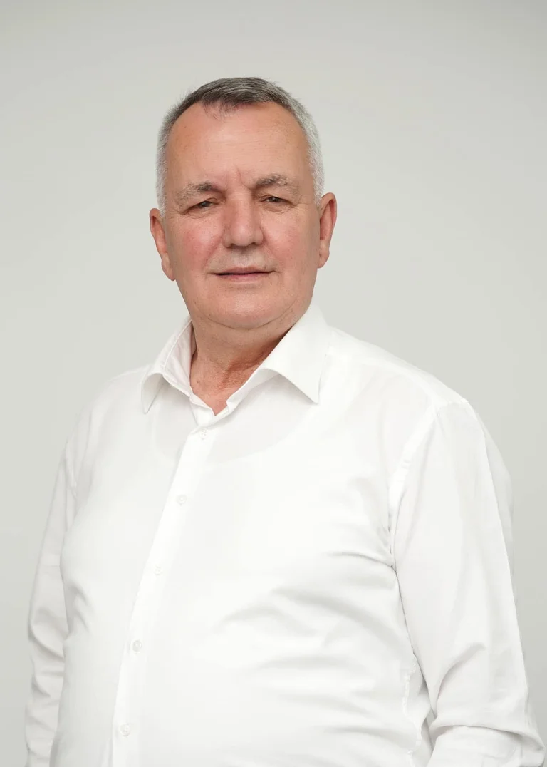 Imri Ahmeti se présente au président de Lipjan