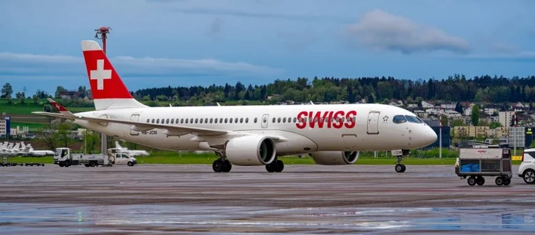 Il fumo include parte della cabina, l'aereo fa atterraggio di emergenza in Germania