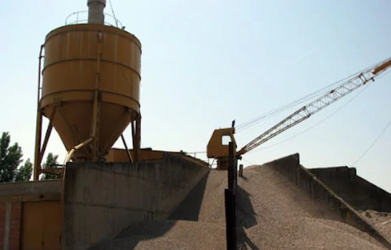 Der Kosovo Business Connection stellt Alarm auf: Kritische Status von Steinbrechern und Betonunternehmen