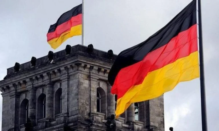 Number of asylum applications in Germany decline