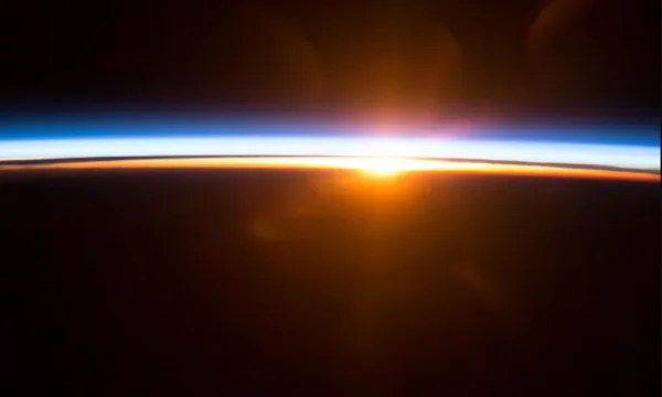 CNN: La tierra está tan lejos del sol como puede ser. ¿Entonces por qué es tan caliente?