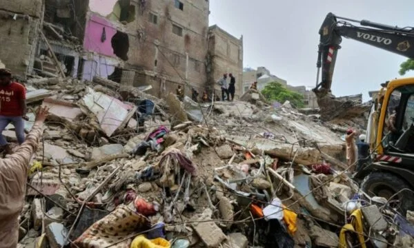 Baueinbrüche in Pakistan, mindestens 16 Opfer