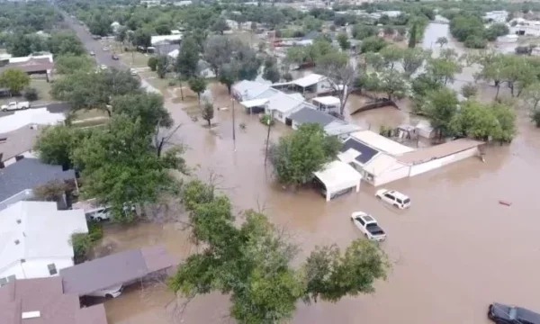 Fluten in Texas gehen zu 27 Opfern, 9 davon Kinder, 20 Mädchen fehlen im Lager