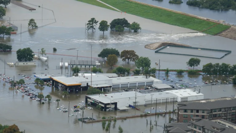 Texas floods extreme rainfall, at least six victims