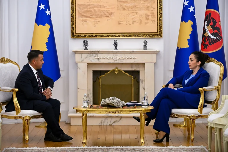 Präsident Osmani trifft auf Veton Berisha