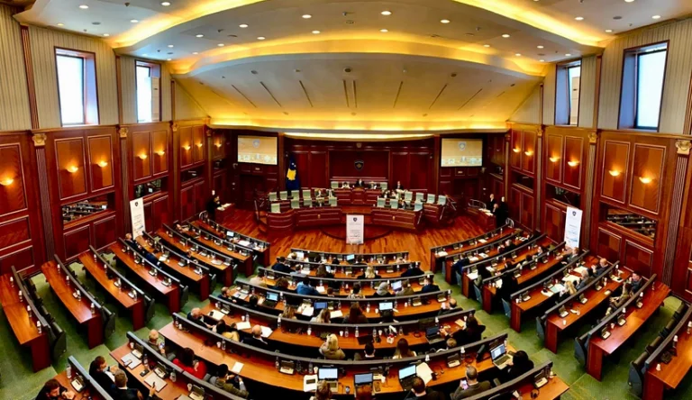 Hoy 42o intento de la Constitución de la Asamblea de Kosovo