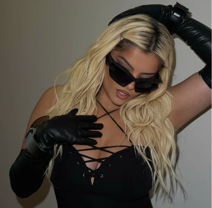 Bebe Reja electrifies the scene in Romania: I love you.