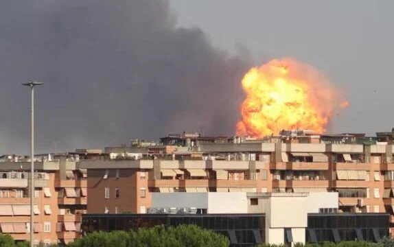 Le nombre de blessés à Rome passe à 27, y compris les policiers et les pompiers