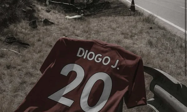La Fanella di Diogo Yota posta nel tragico sito dell'incidente, la stella di Liverpool pubblica la foto