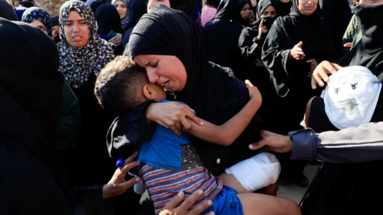 Israele ha continuato gli attacchi in tutta Gaza, 82 palestinesi uccisi nelle ultime 24 ore