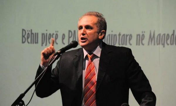 Trae agua al molino del fiscal para razonar en retenerlos en prisión, Mahmut comenta la declaración de Kurt a Thaci y Wessel