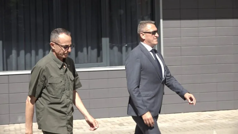 Le président Osmani rencontre également Nenad Rashiqi, blocage de la concentration