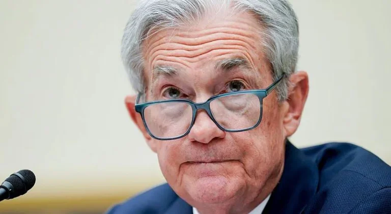 Trump urges US central bank head to resign