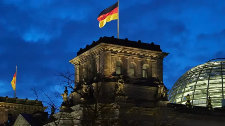German Chancellor refused to wave the rainbow flag: Bundestag is not a circus tent