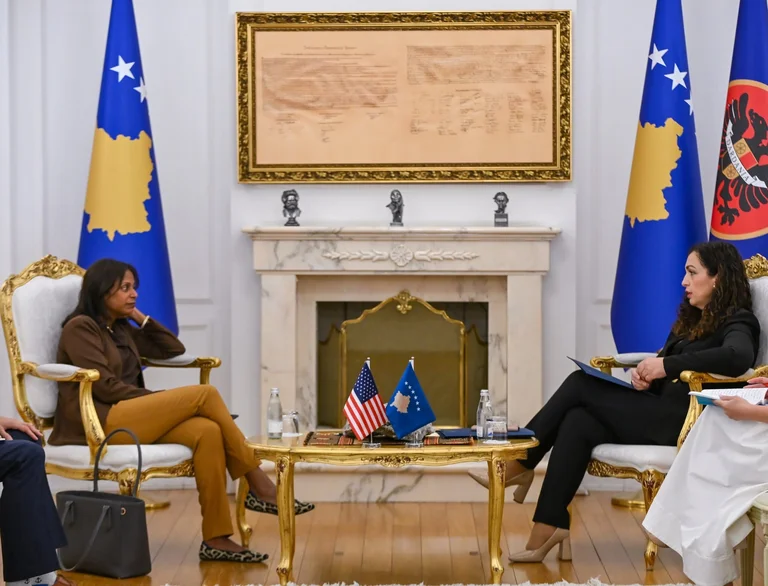 Bloquer le Parlement, Rencontre avec les dirigeants de politique-patipati va à Osman en fonction