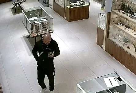 Policía buscando a este tipo