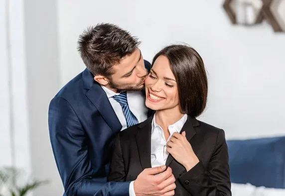 Men who kiss women before going to work live longer