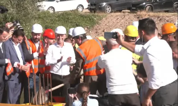 Work begins on new bridges on Iber, Kurti, Aliu, Bahtiri, and others throw it off a stem shovel