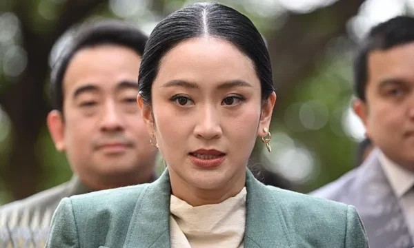 Thailands Premierminister wurde wegen eines Anrufs im Dienst ausgesetzt