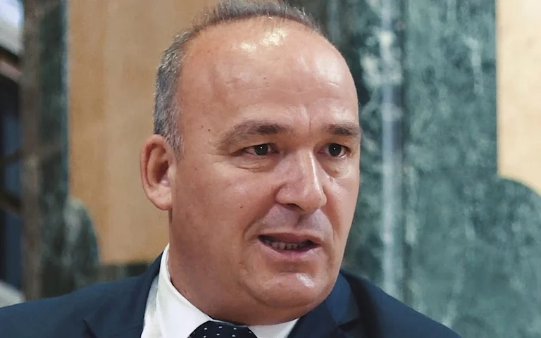 Bulliqi: Die Verfassung hat es kompliziert, jetzt ist es der Präsident.