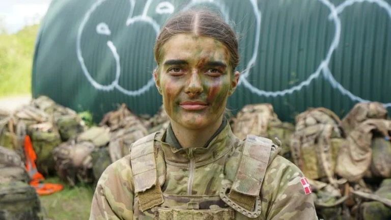 Le Danemark présente le recrutement militaire pour les femmes, c'est un système de loterie