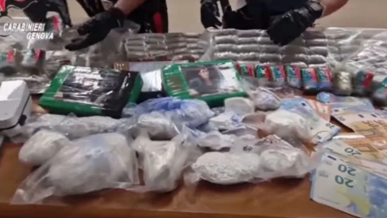 Albanés Tony Montana (10) fue arrestado en Italia, empacando drogas con imágenes de Al Pacino